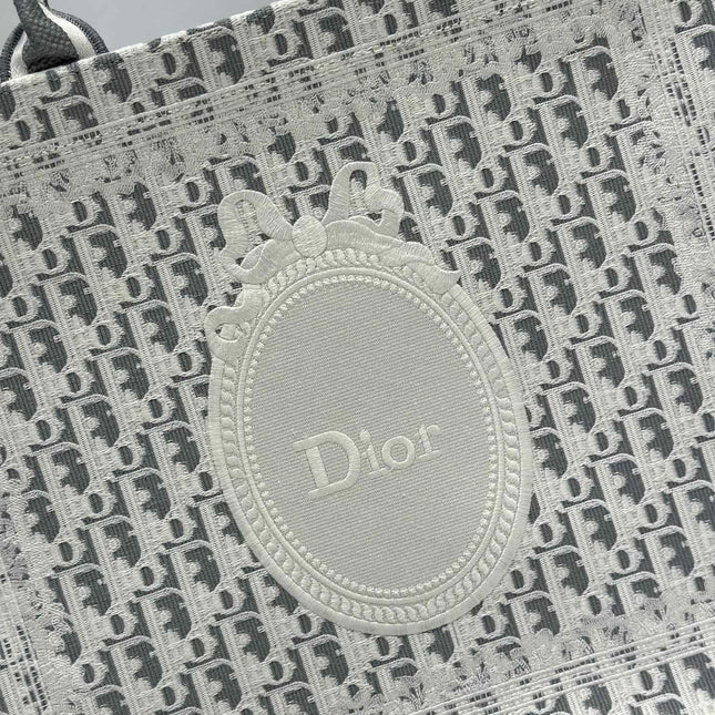 DIOR 26S BOOK TOTE BAG 42 IN GREY AND WHITE OBLIQUE JACQUARD
