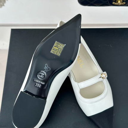 CHANEL 26S MARY JANE FLATS IN WHITE BLACK LAMBSKIN 25626