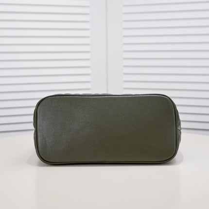 MEDALLION TOTE CAVIAR 3326 MOSS GREEN