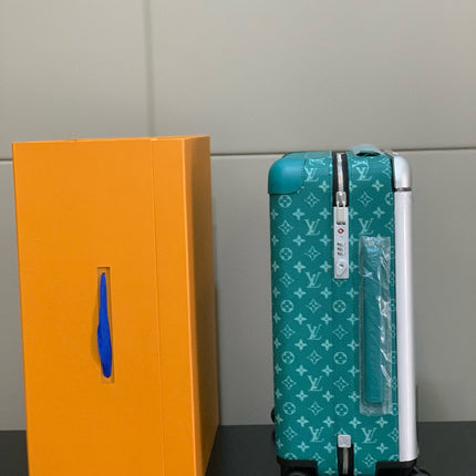 HORIZON 55 SUITCASE IN GREEN