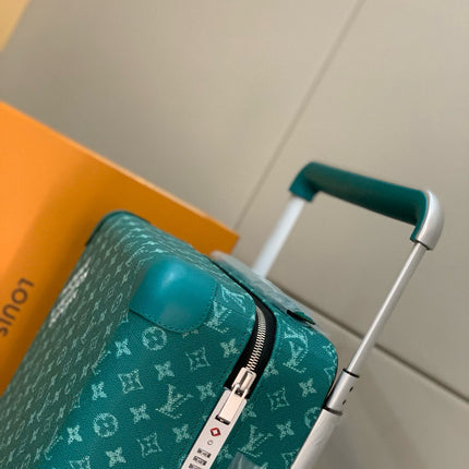 HORIZON 55 SUITCASE IN GREEN