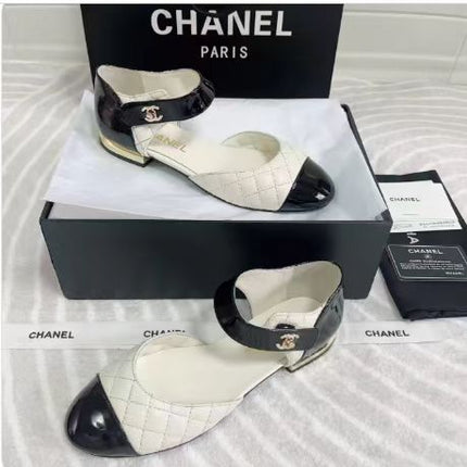 CC CLASSIC MARY JANE FLATS IN WHITE AND BLACK QUILTED CALFSKIN