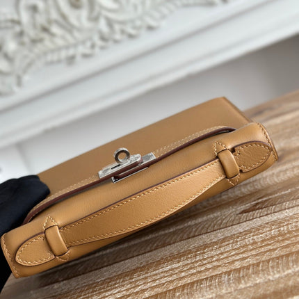 HM KELLY POCHETTE 22 IN CARAMEL BROWN CALFSKIN SILVER HARDWARE