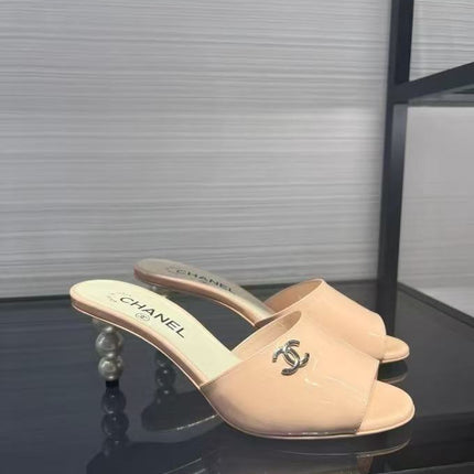 CC PEARL HIGH MULES IN BEIGE CALFSKIN
