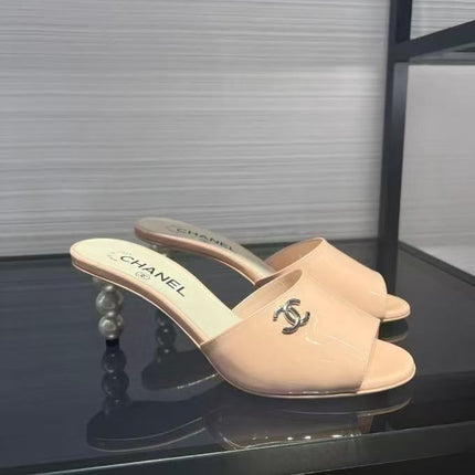 CC PEARL HIGH MULES IN BEIGE CALFSKIN