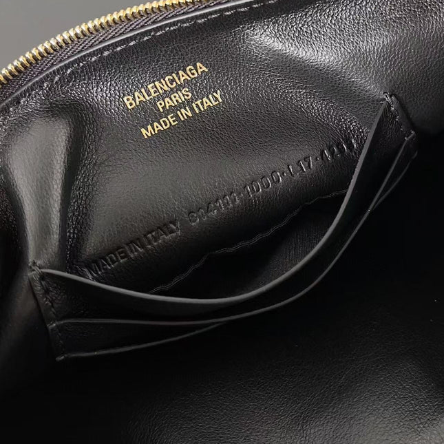 RODEO SHOULDER BAG 22 IN BLACK CALFSKIN GOLD HARDWARE