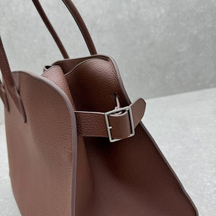 MINIMALIST STRUCTURED SILHOUETTE HANDBAG 32 IN BROWN CALFSKIN