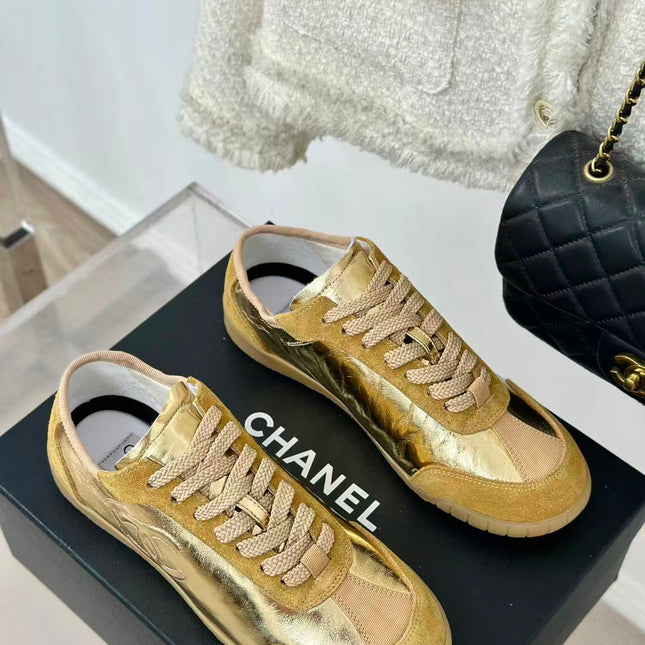 CC SNEAKER TRAINER IN GOLD-TONE CALFSKIN AND SUEDE