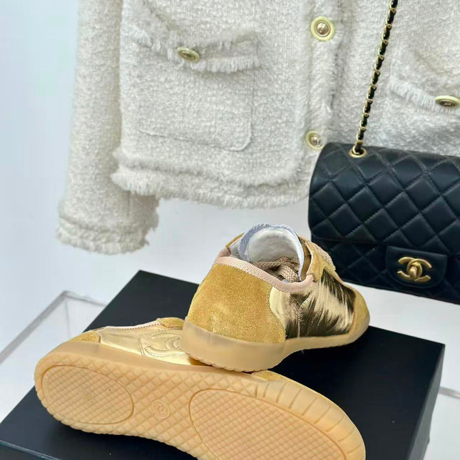 CC SNEAKER TRAINER IN GOLD-TONE CALFSKIN AND SUEDE