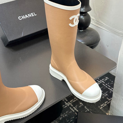 CC RAINBOOTS IN BEIGE TPU WHITE LOGO
