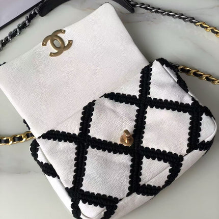 CC FLAP BAG 26 IN WHITE AND BLACK CALFSKIN GOLD HARDWARE