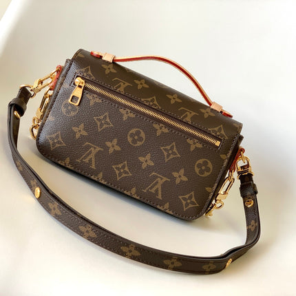 POCHETTE METIS EAST WEST 21.5 IN BROWN MONOGRAM CANVAS GOLD HARDAWARE