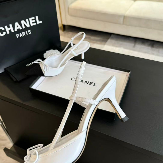 CHANEL 25S HIGH HEEL POINTY IN WHITE CALFSKIN AND BLACK FABRIC