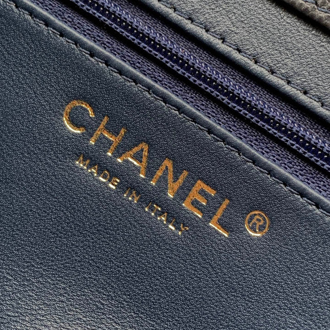 CHANEL SMALL FLAP BAG 22 IN BLACK GRAINED CALFSKIN GOLD HARDWARE