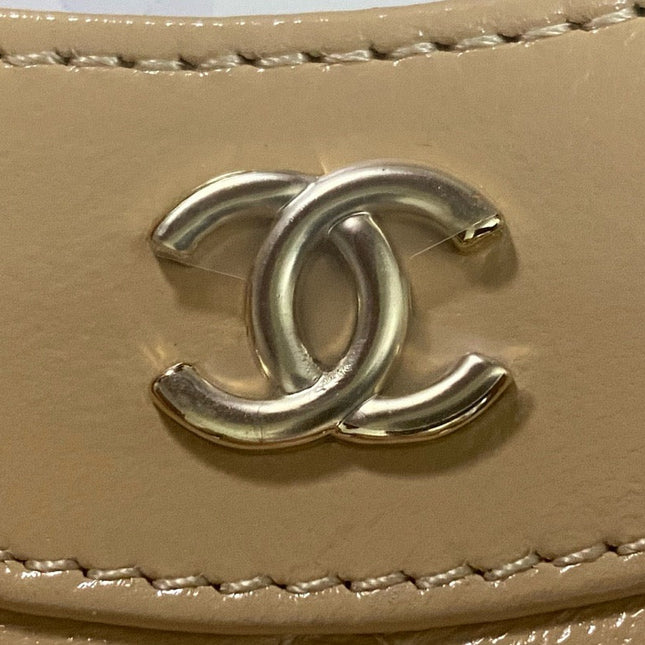 CC SHOPPING BAG 20 IN BEIGE QUILTED CALFSKIN