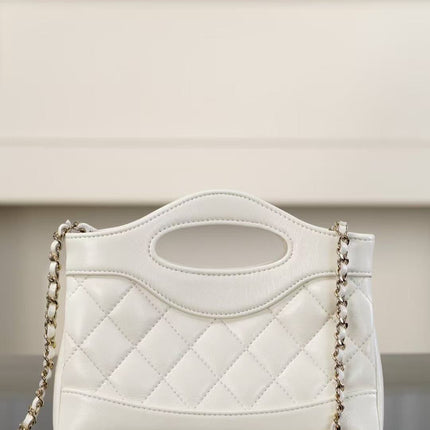 CC SHOPPING BAG 20 IN WHITE QUILTED CALFSKIN