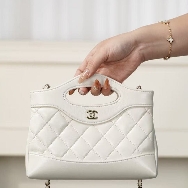 CC SHOPPING BAG 20 IN WHITE QUILTED CALFSKIN