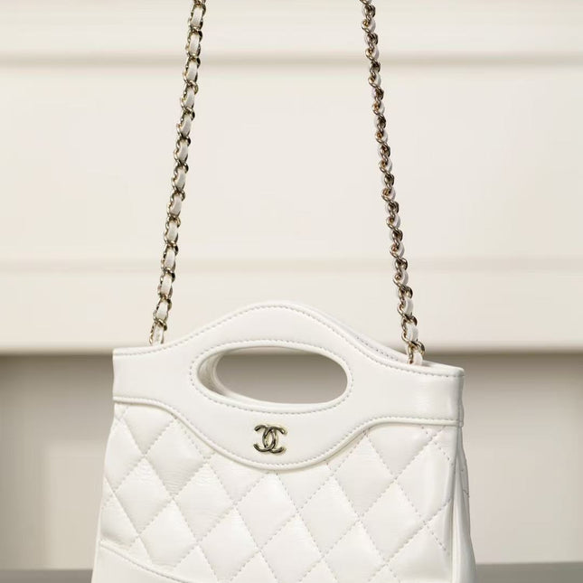 CC SHOPPING BAG 20 IN WHITE QUILTED CALFSKIN