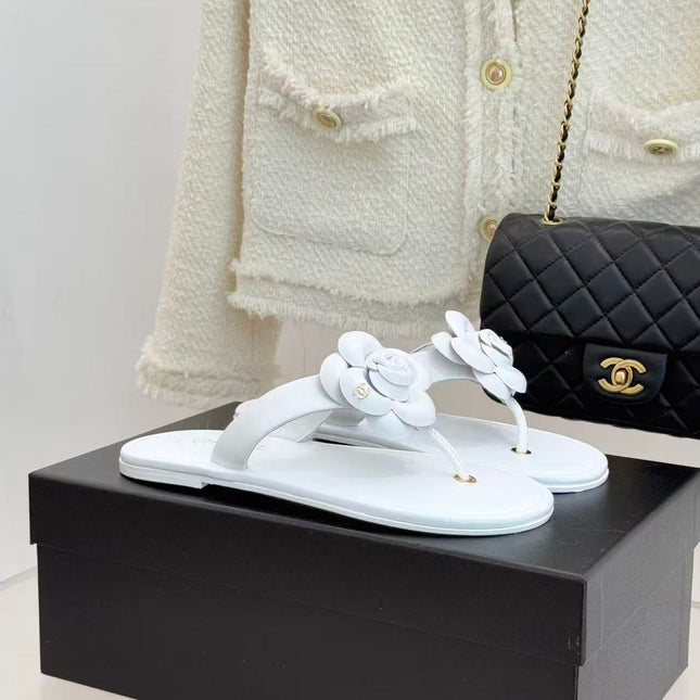 CHANEL THONG SANDALS CAMELLIA IN WHITE CALFSKIN