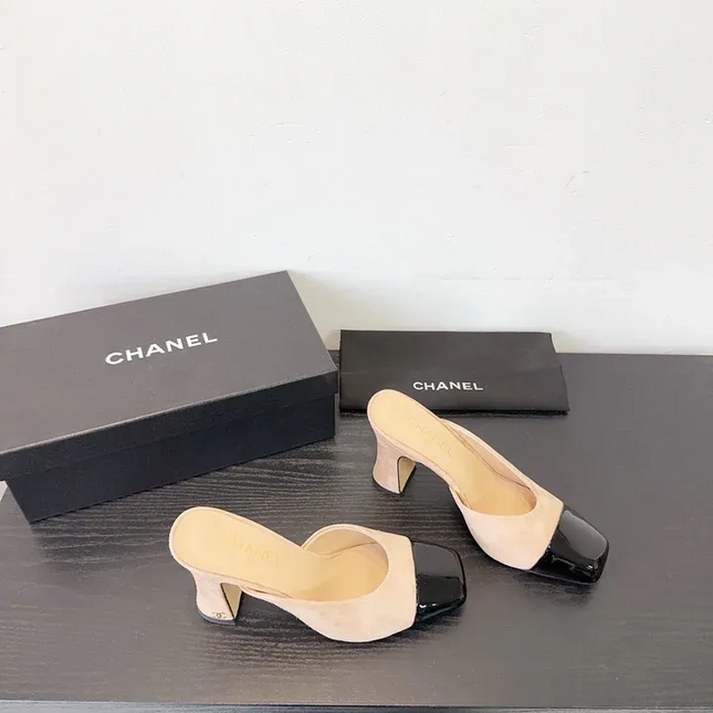 CHANEL MULES IN BLACK AND BEIGE SUEDE