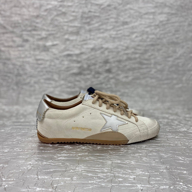 GOLDEN GOOSE SNEAKERS IN LIGHT GRAY SUEDE WITH SILVER METALLIC STAR