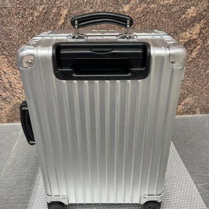 RIMOWA SUITCASE IN SILVER 08626