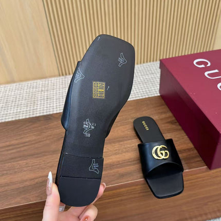 GUCCI 26S CLASSIC SLIDE SANDAL IN BLACK CALFSKIN
