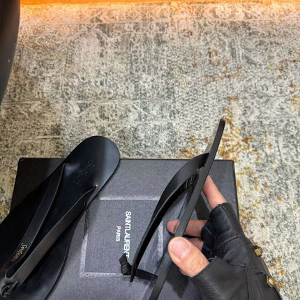 SAINT LAURENT 26S THONG SANDALS IN BLACK CALFSKIN 25626