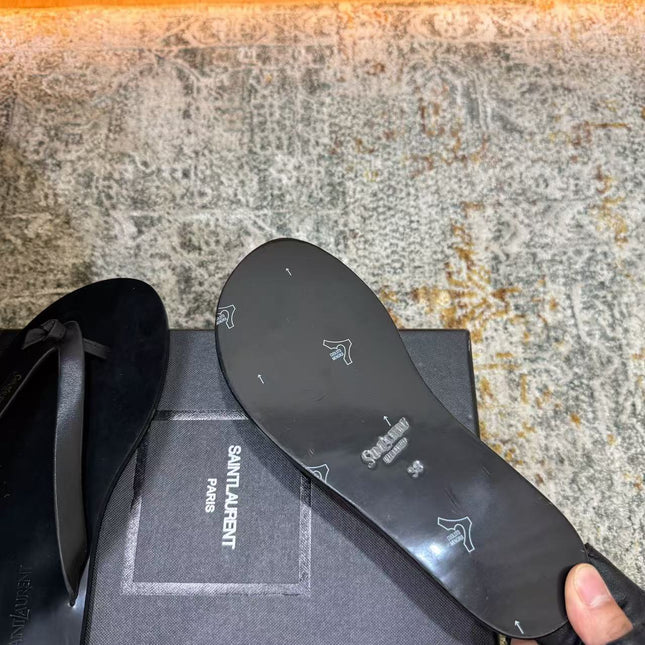 SAINT LAURENT 26S THONG SANDALS IN BLACK CALFSKIN 25626