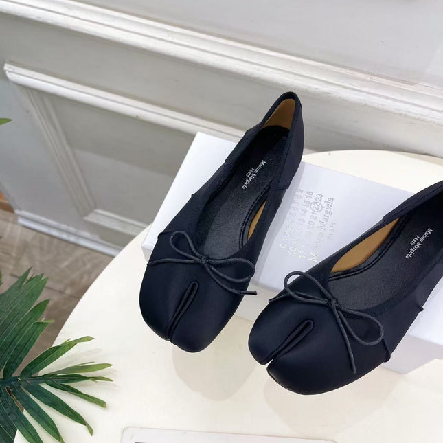 LOEWE 26S SPLIT-TOE BALLET FLATS IN BLACK SILK