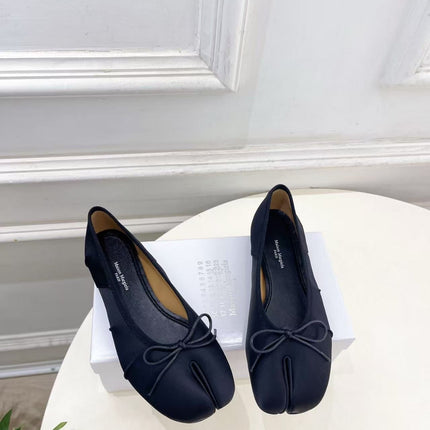 LOEWE 26S SPLIT-TOE BALLET FLATS IN BLACK SILK