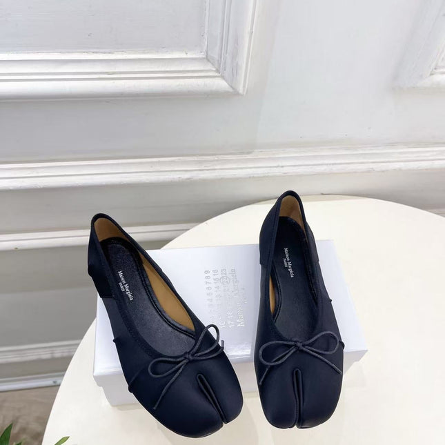 LOEWE 26S SPLIT-TOE BALLET FLATS IN BLACK SILK