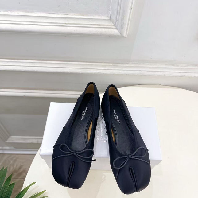 LOEWE 26S SPLIT-TOE BALLET FLATS IN BLACK SILK