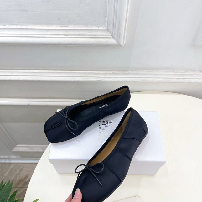 LOEWE 26S SPLIT-TOE BALLET FLATS IN BLACK SILK