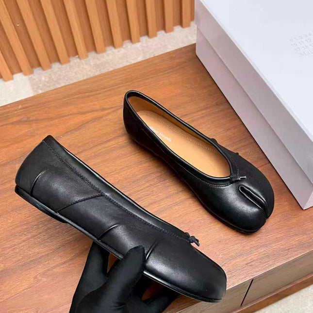 LOEWE 26S SPLIT-TOE BALLET FLATS IN BLACK CALFSKIN 25626