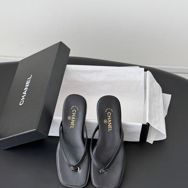 CHANEL 26S CC THONG SANDAL IN BLACK CALFSKIN 15726