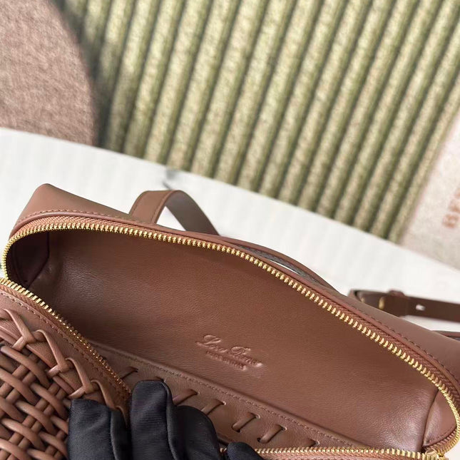 BOTTEGA VENETA 26S INTRECCIATO VANITY CASE IN BROWN CALFSKIN