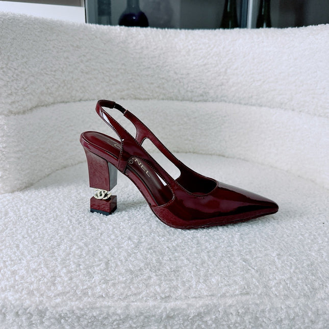 CHANEL 26S METIERS D'ART SLINGBACK PUMP IN BURGUNDY PATENT CALFSKIN CUT-OUT CC LOGO HEEL