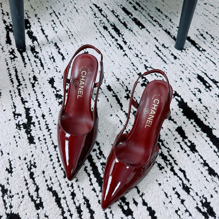 CHANEL 26S METIERS D'ART SLINGBACK PUMP IN BURGUNDY PATENT CALFSKIN CUT-OUT CC LOGO HEEL