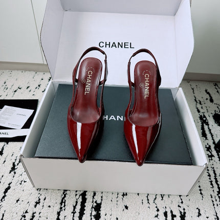 CHANEL 26S METIERS D'ART SLINGBACK PUMP IN BURGUNDY PATENT CALFSKIN CUT-OUT CC LOGO HEEL