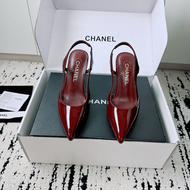 CHANEL 26S METIERS D'ART SLINGBACK PUMP IN BURGUNDY PATENT CALFSKIN CUT-OUT CC LOGO HEEL
