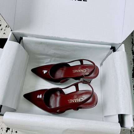 CHANEL 26S METIERS D'ART SLINGBACK PUMP IN BURGUNDY PATENT CALFSKIN CUT-OUT CC LOGO HEEL