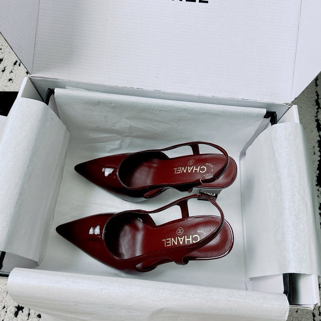 CHANEL 26S METIERS D'ART SLINGBACK PUMP IN BURGUNDY PATENT CALFSKIN CUT-OUT CC LOGO HEEL