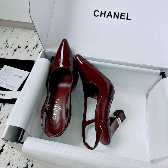CHANEL 26S METIERS D'ART SLINGBACK PUMP IN BURGUNDY PATENT CALFSKIN CUT-OUT CC LOGO HEEL