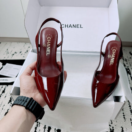 CHANEL 26S METIERS D'ART SLINGBACK PUMP IN BURGUNDY PATENT CALFSKIN CUT-OUT CC LOGO HEEL