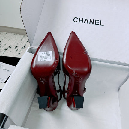 CHANEL 26S METIERS D'ART SLINGBACK PUMP IN BURGUNDY PATENT CALFSKIN CUT-OUT CC LOGO HEEL