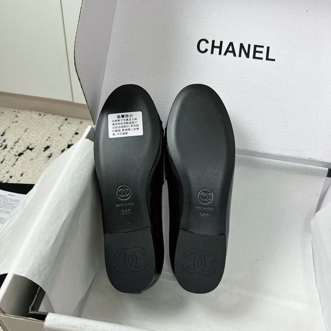 CHANEL 26S CC LOAFERS IN BLACK CALFSKIN 27726
