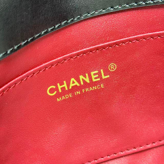 CHANEL 26S METIERS D'ART POCHETTE IN BLACK CALFSKIN GOLD HARDWARE
