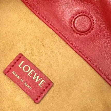 LOE MEDIUM 30 FLAMENCO PURSE BUCKET IN RED LAMBSKIN