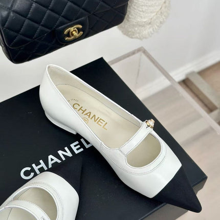 CHANEL 26S MARY JANE FLATS IN WHITE BLACK LAMBSKIN 25626